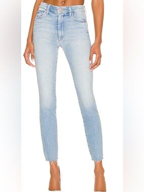 The MOTHER High Waisted Looker Ankle Fray jeans in Au Revoir Wash